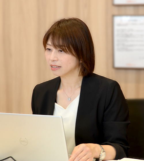 谷奈津子